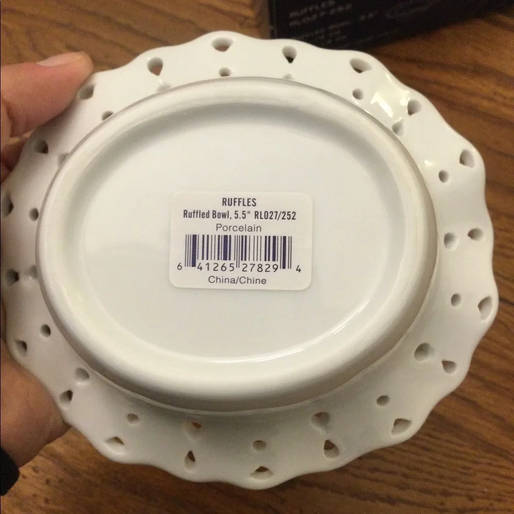Mikasa NEW “Ruffles” White‎ serving Bowl 5.5”